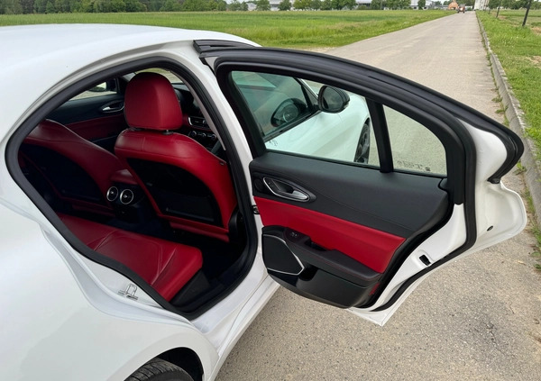 Alfa Romeo Giulia cena 104550 przebieg: 61257, rok produkcji 2019 z Rzeszów małe 211